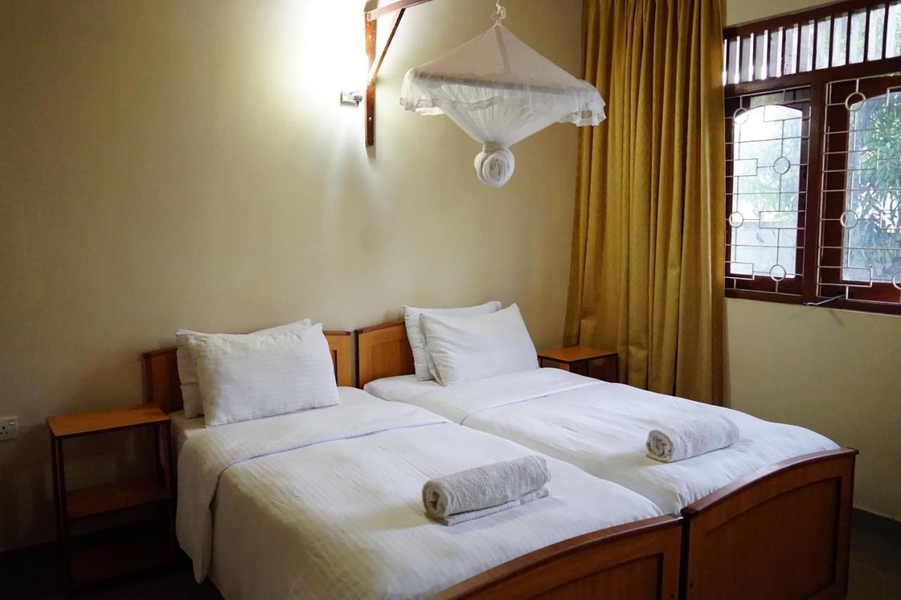 Sunshine Tourist Rest Hotel Анурадхапура Екстериор снимка